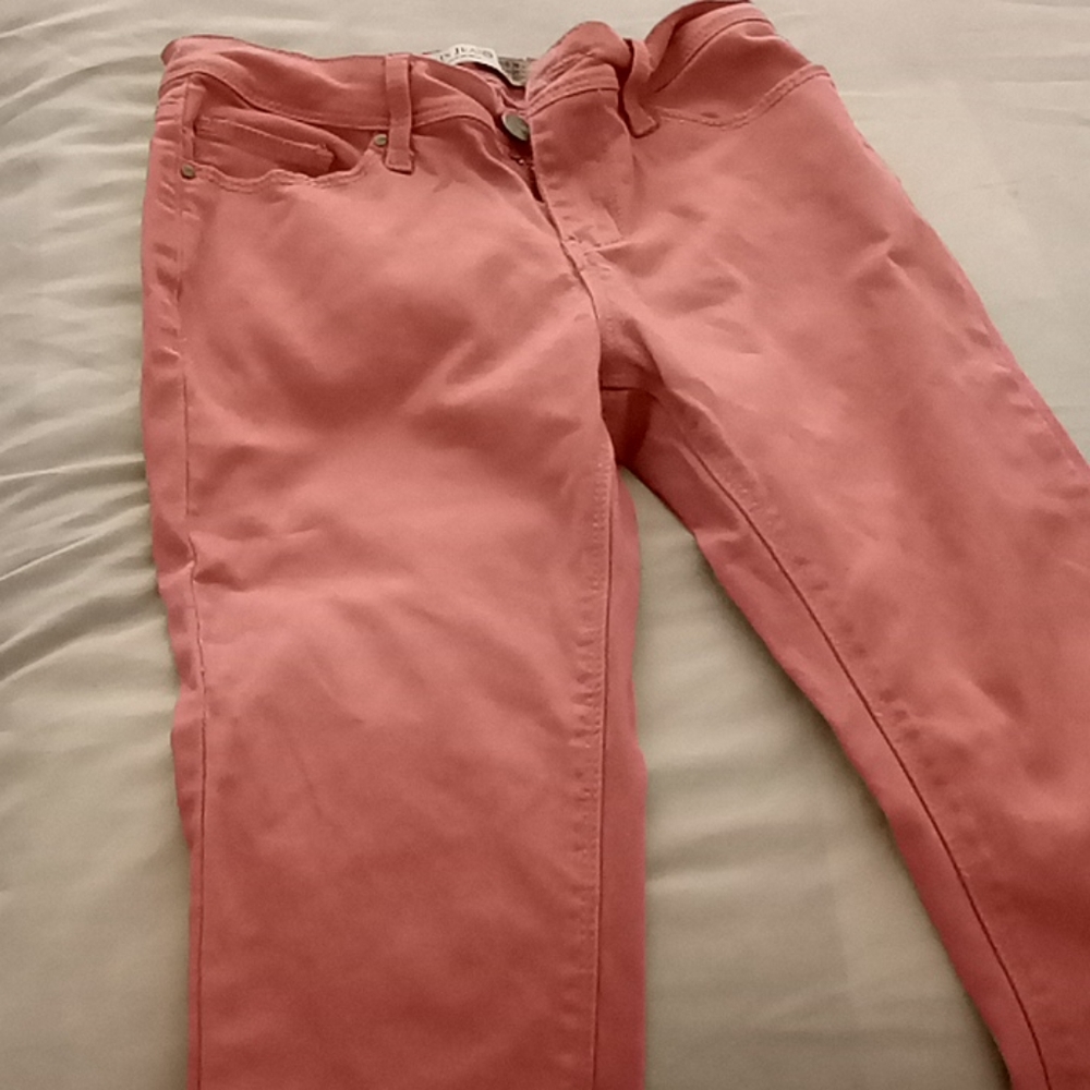 I'm selling this pant